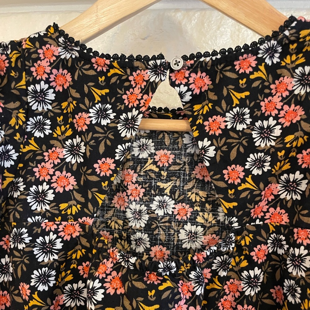 ✅LOFT Floral Cutout Back Ruffle Shell in Forever Navy - Picture 5 of 5